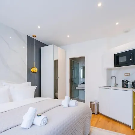 Luxurious With Stylish Design And Comfort - 104 Paris