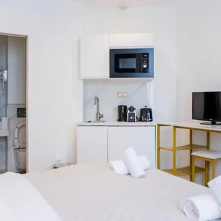 Luxurious With Stylish Design And Comfort - 104