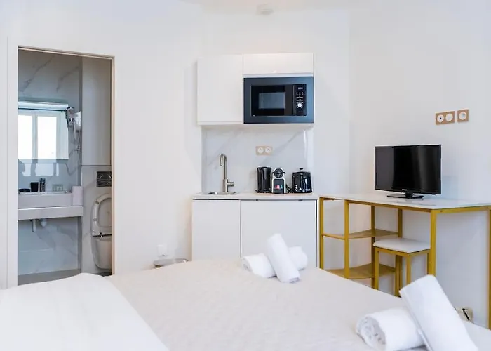 Luxurious With Stylish Design And Comfort - 104